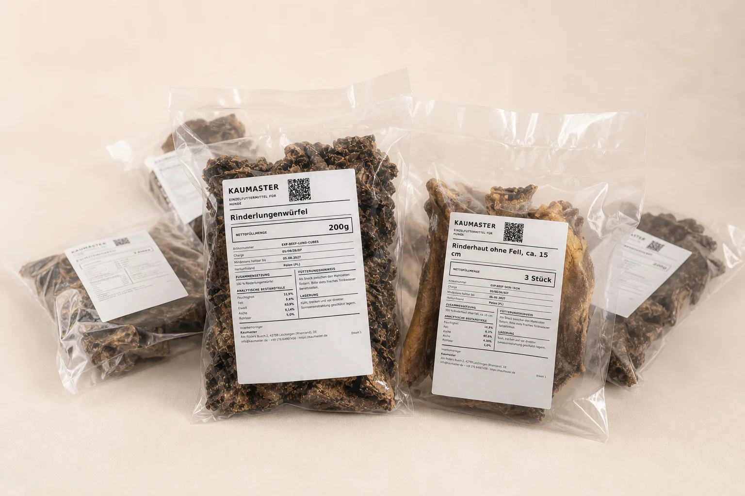 Mehrere verpackte Kaumaster Kauartikel für Hunde