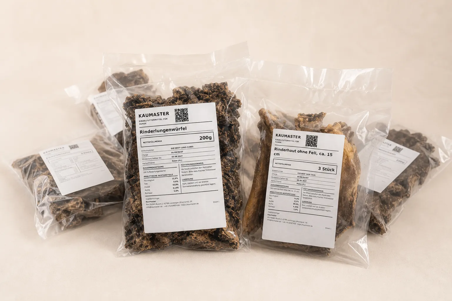 Mehrere verpackte Kaumaster Kauartikel für Hunde